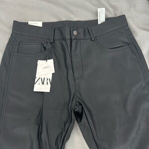 Zara Faux Leather Pants
Brand new
100% Authentic